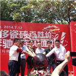 陳紫函隨經(jīng)紀人金絲玉瑪溫州站之“特惠萬里行”簽售嘉賓