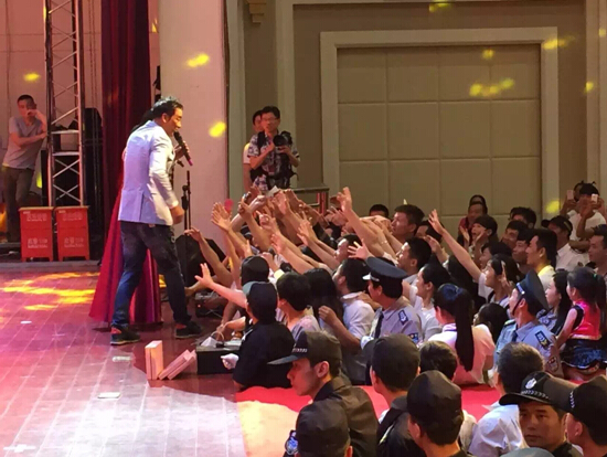 任達(dá)華攜琦琦空降大黃岡親臨昆侖?東湖I號(hào)