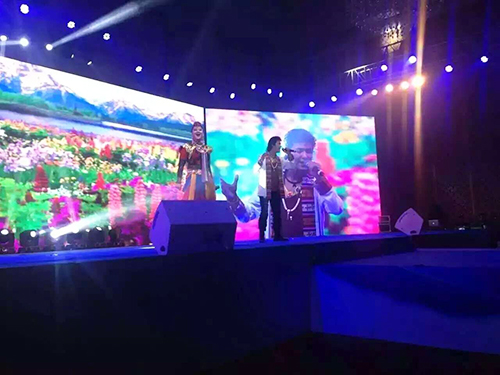 桑吉平措、高原天籟、王菲模仿秀嘉欣出席“傳奇不止步”東輝2015絕美藏地行活動(dòng)