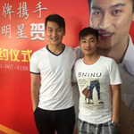 賀剛經紀人李志合影